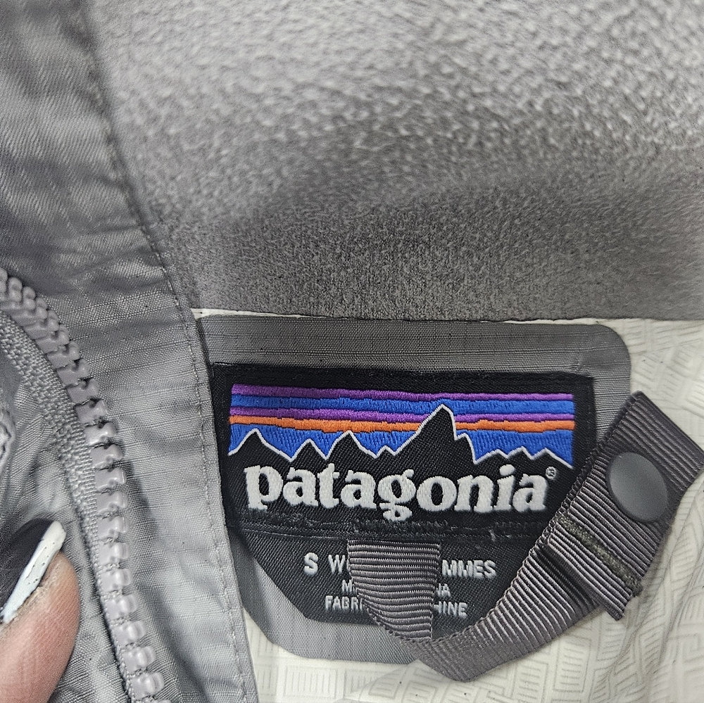 Patagonia Charcoal Hooded Windbreaker-EUC - Picture 3 of 7